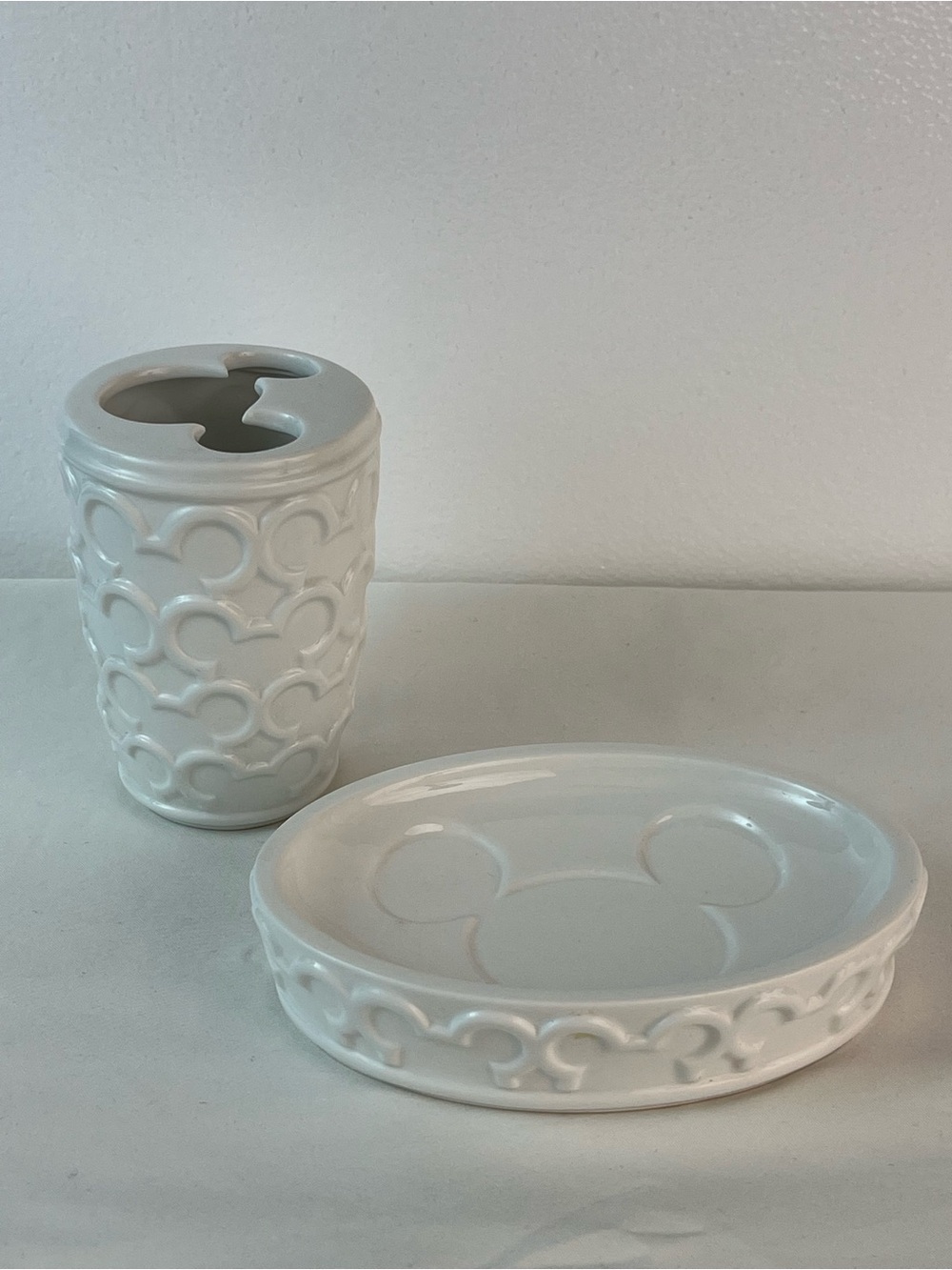 Mickey Mouse White Ceramic Soap Dish and Toothbrush Holder Brand New Disney 2pc
